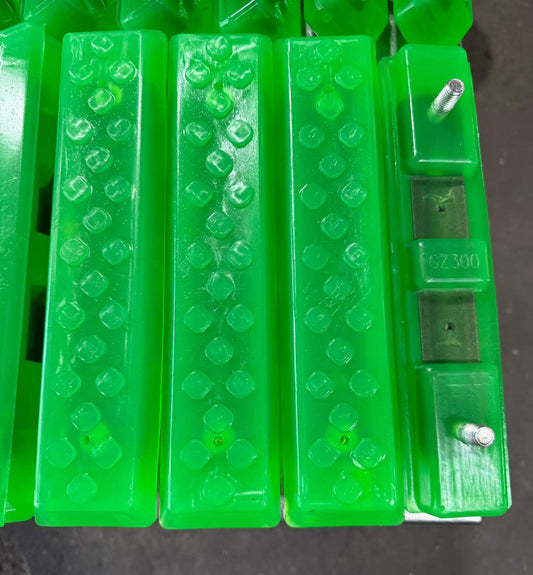 VectorMax 300mm bolt-on polyurethane track pad