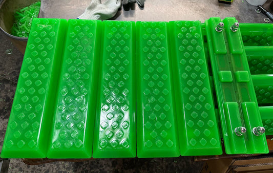 VectorMax 400mm bolt-on polyurethane track pad
