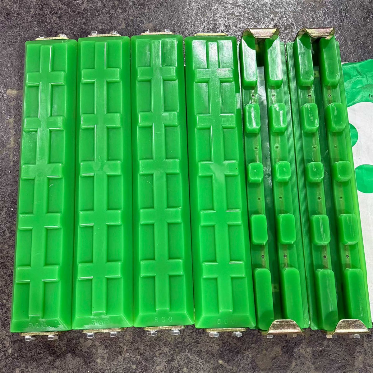 800mm clip-on polyurethane track pad representing large excavator fitment