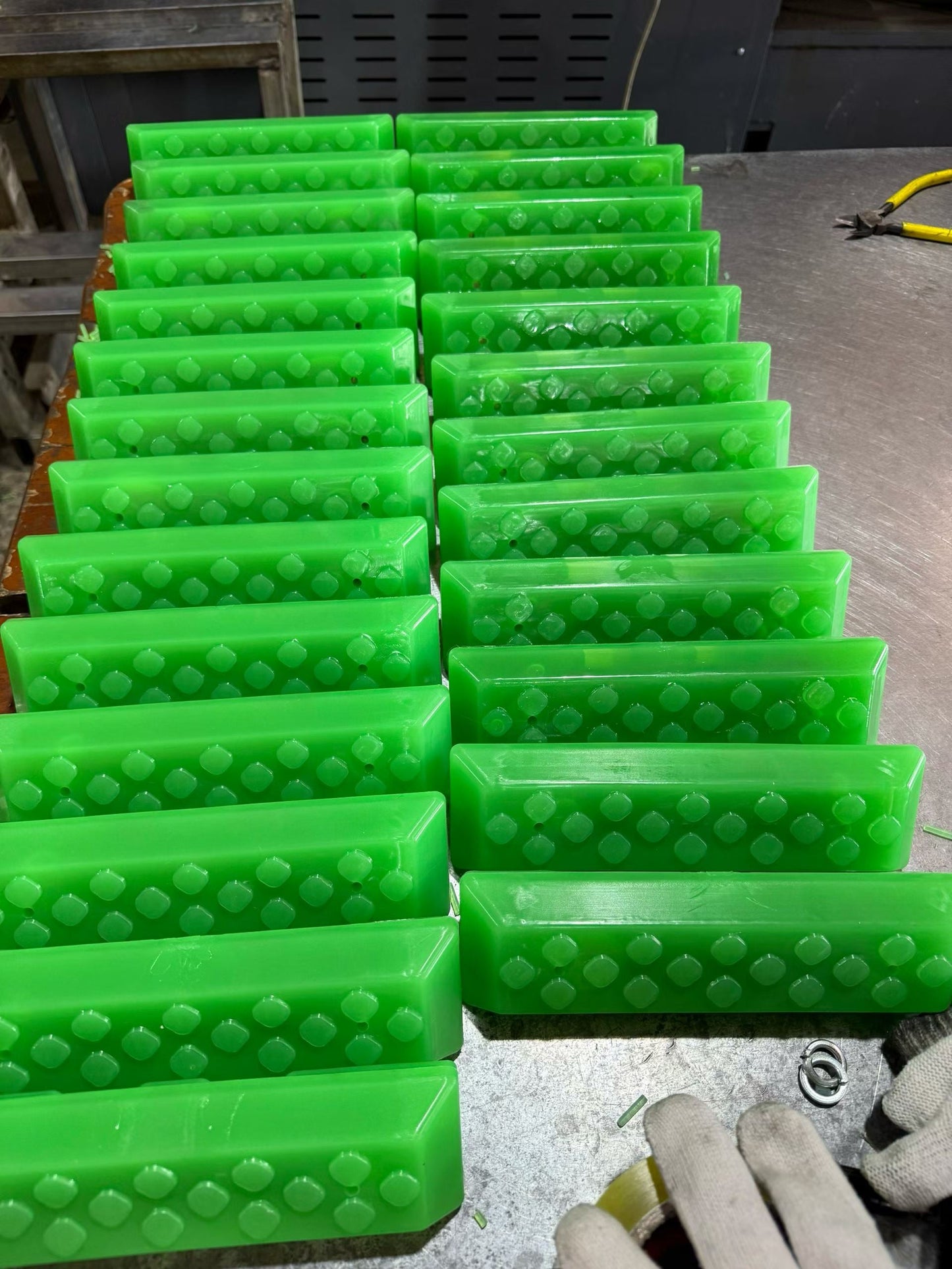 VectorMax 230mm bolt-on polyurethane track pad angle 5