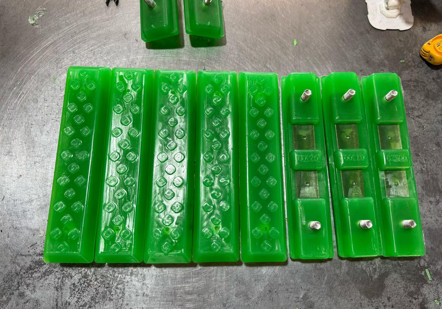 VectorMax 300mm bolt-on polyurethane track pad angle 3