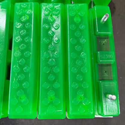 VectorMax 300mm bolt-on polyurethane track pad