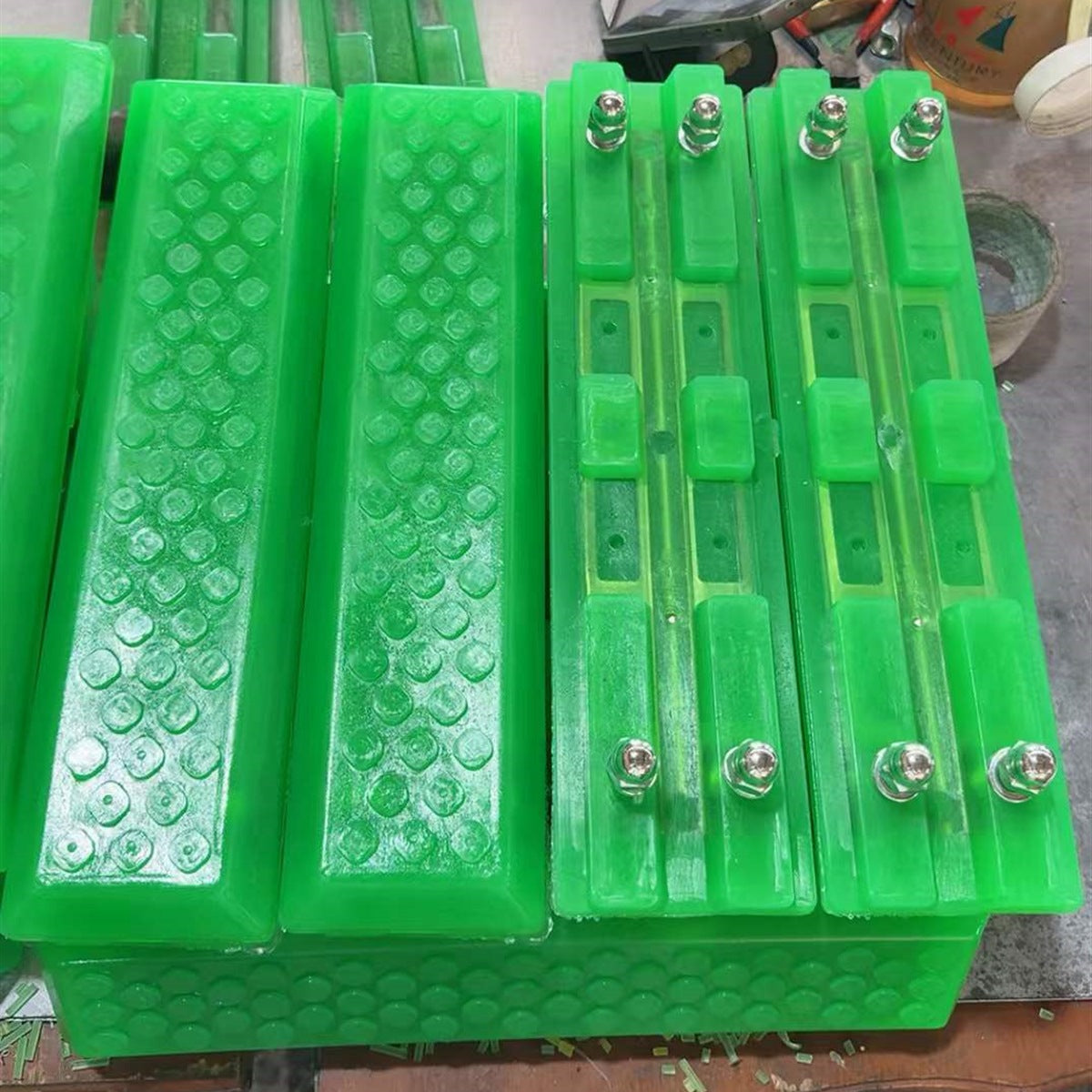VectorMax 400mm bolt-on polyurethane track pad