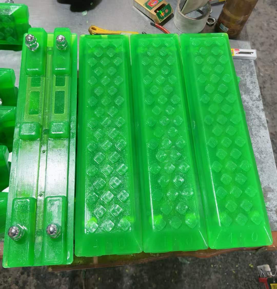 VectorMax 450mm Bolt-On Polyurethane Track Pad