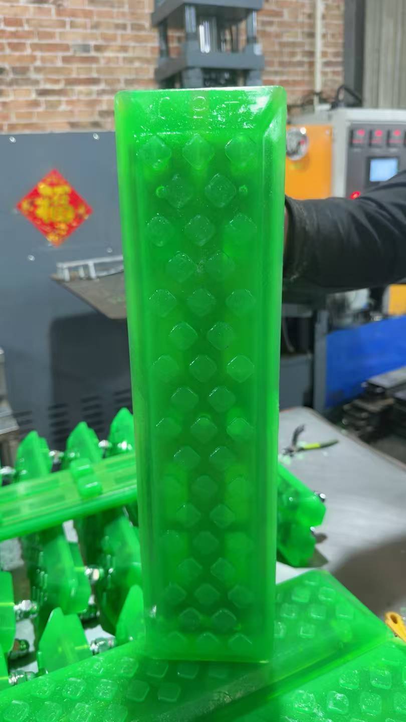 VectorMax 450mm Bolt-On Polyurethane Track Pad