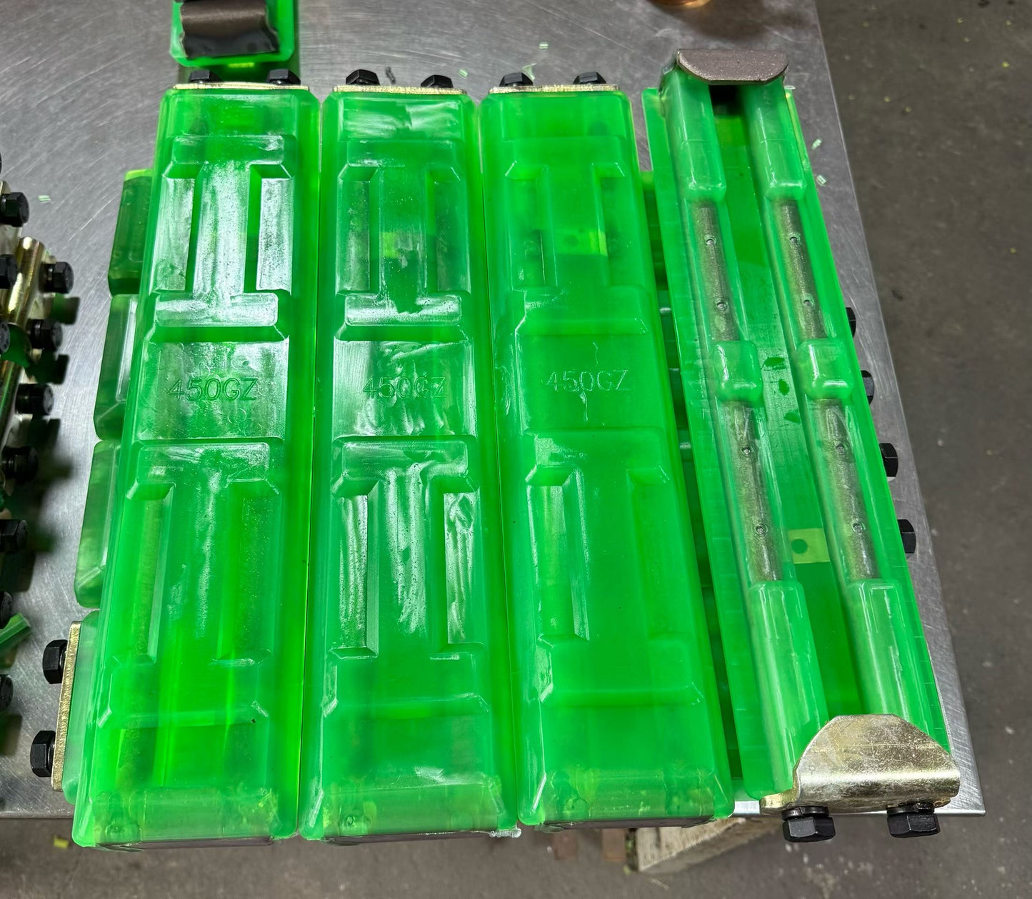 VectorMax 450mm Single-Side Clip-On Polyurethane Track Pad